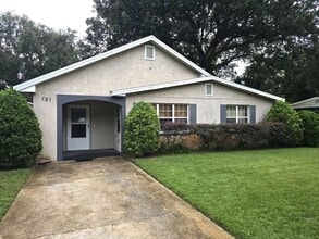Building Photo - 121 Palm Dr