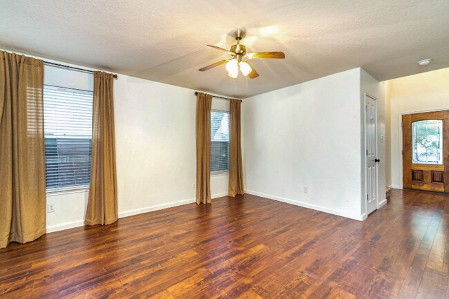 Building Photo - 10811 Marot Field