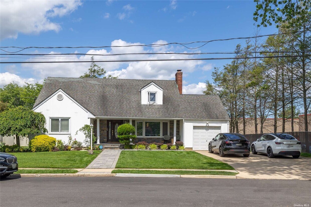 206 Skidmore Rd, North Babylon, NY 11703 House Rental in North Babylon, NY