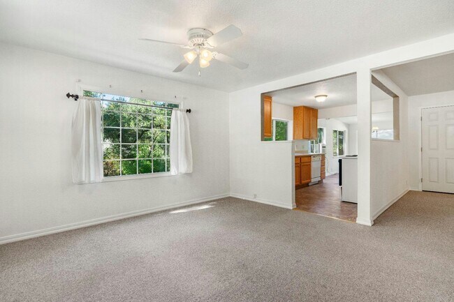 Foto del edificio - 5561 Thompson Hill Rd