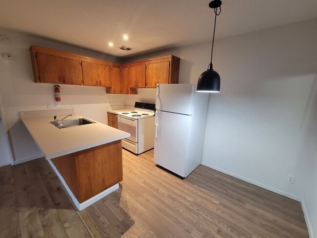 Building Photo - 1 Bedroom 1 Bath Triplex Unit in Los Molinos!