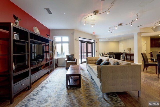 Foto del edificio - 1111 Riverview Ave