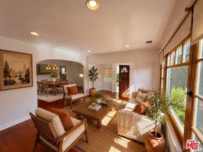 Foto del edificio - 5015 Edgewood Pl