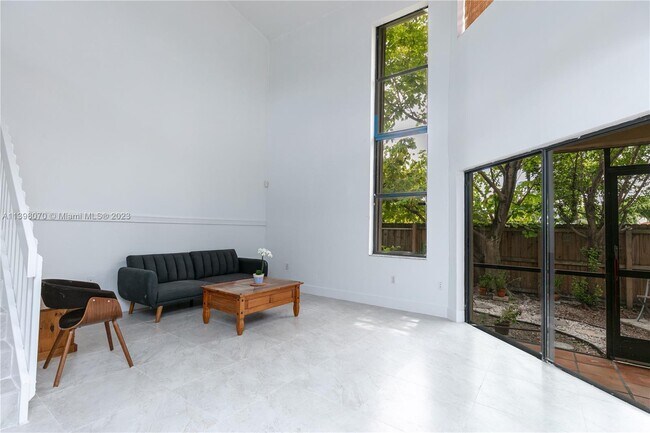 Building Photo - 2513 San Remo Cir