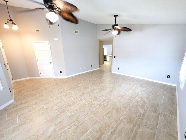 Foto del edificio - 9475 Pine Lily Ct