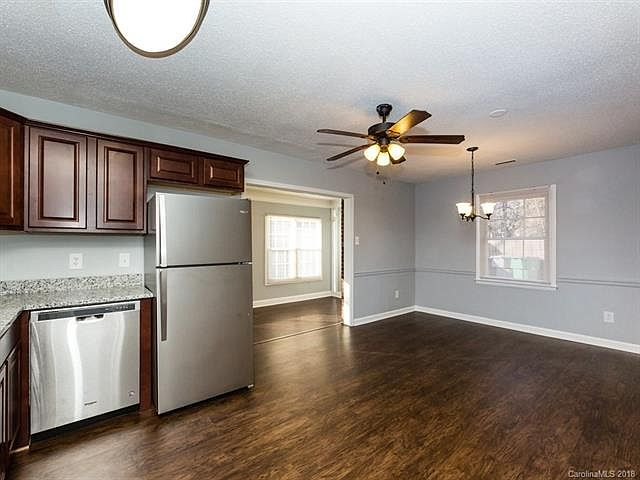 Building Photo - 5400 Rocha Ct