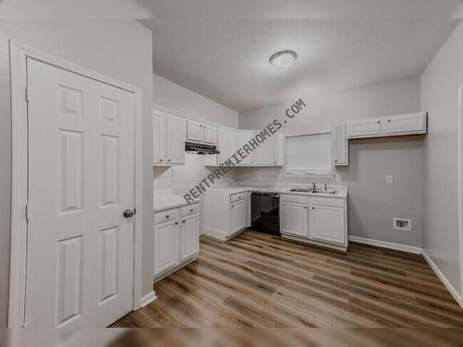 Foto del edificio - 3202 Fawn Dr