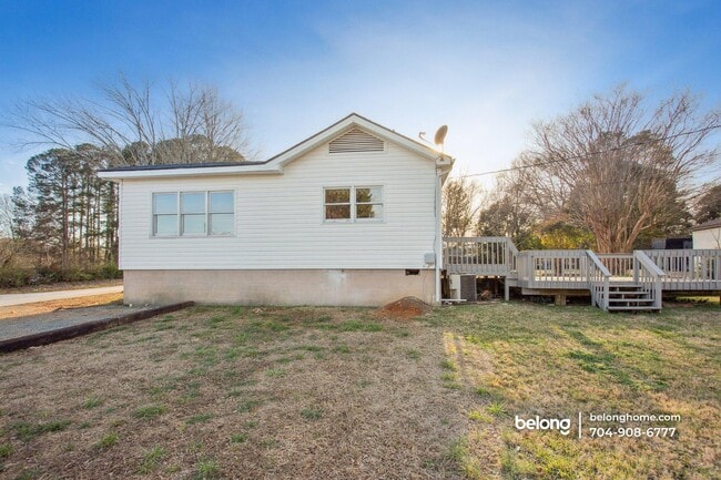 Building Photo - 313 Derr St