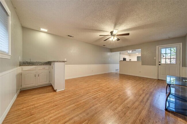 Foto del edificio - 408 Shoreview Dr