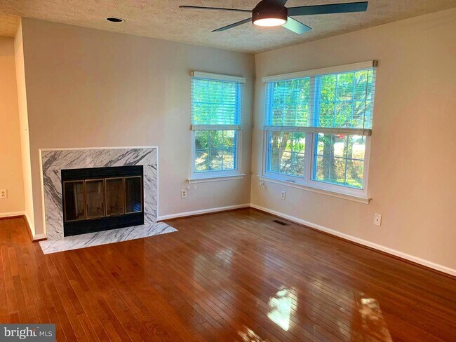 Foto del edificio - 411 Darby Ln