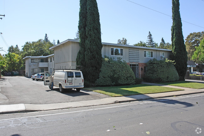 Building Photo - Sierra Oaks