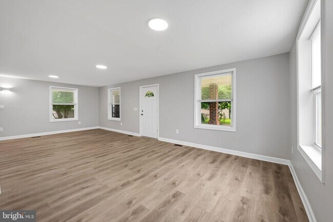 Building Photo - 1520 Dorchester Ave