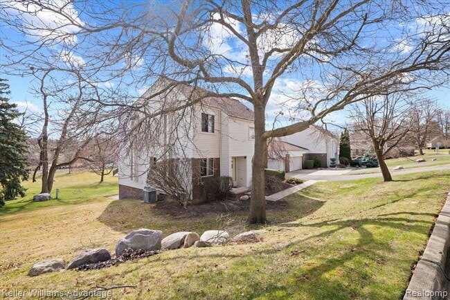 Building Photo - 5321 Fairway Ln