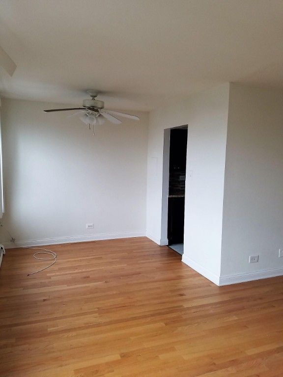 Foto del edificio - 3710 N Pine Grove Ave