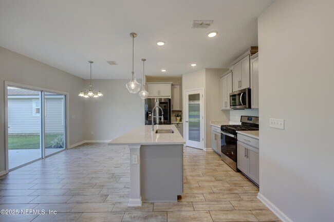 Building Photo - 13623 Holsinger Blvd