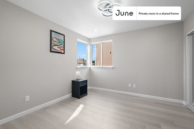 Building Photo - Room in Shared 5 bed/5 bath home in Boyle Heights