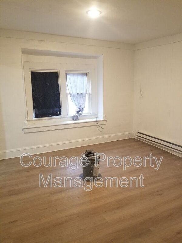 Building Photo - 514 W First St