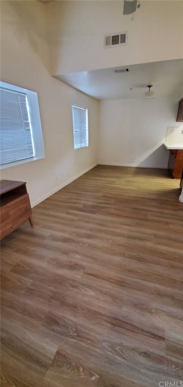 Building Photo - 373 S Sierra Madre Blvd