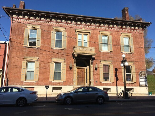 Grafius House Building - 215 E Water St