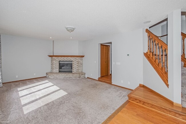 Building Photo - 4 br, 3.5 bath House - 8449 JENSEN AVENUE S