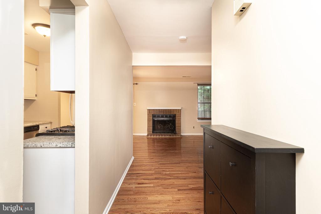 Primary Photo - 8 Regent Ct