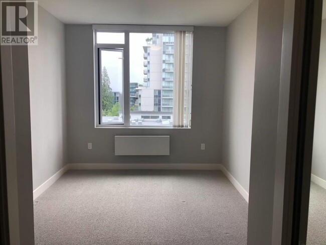 Photo du bâtiment - 9393-9393 Tower Rd