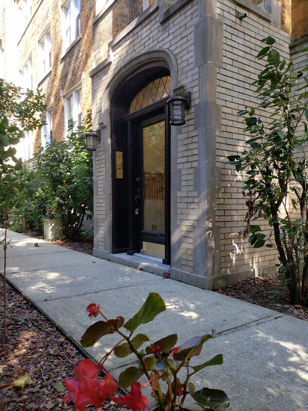 Foto principal - 611 1/2 W Arlington Pl