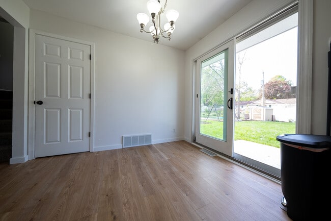 Building Photo - 257 Elm Dr