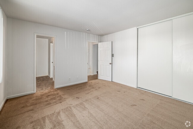 1 habitación, 1 baño - 720 pies cuadrados - Dormitorio - Woodlake