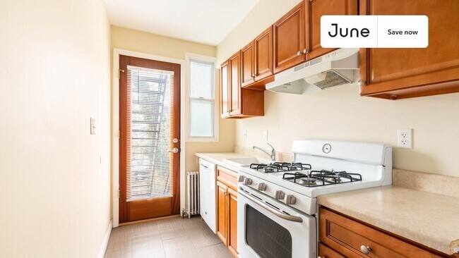 Building Photo - 711 Kearny St NE