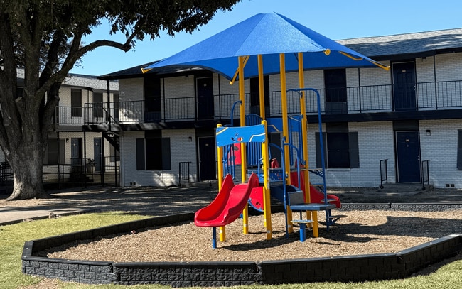 Building Photo - Lucia Apartments