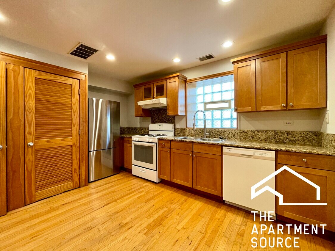 Primary Photo - 3242 W Wrightwood Ave