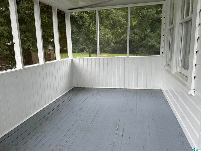 Foto del edificio - 2145 Pine Ln