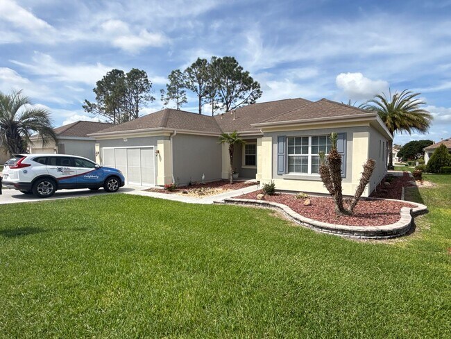 Foto del edificio - Gorgeous Extra Touches In a Quiet and Beautifully Maintained 55 + Community