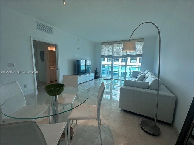 Foto del edificio - 950 Brickell Bay Dr