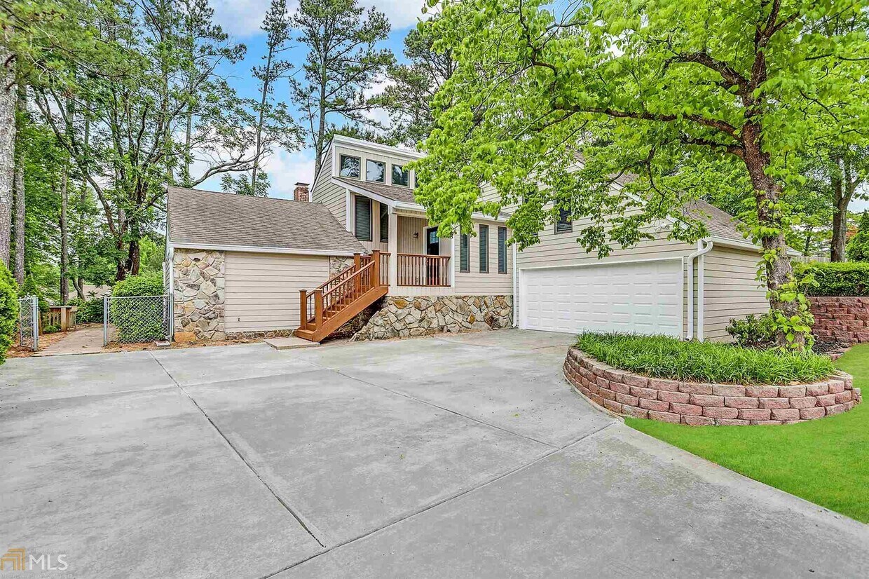 2099 Shadow Woods Pl NE, Marietta, GA 30062 House for Rent in