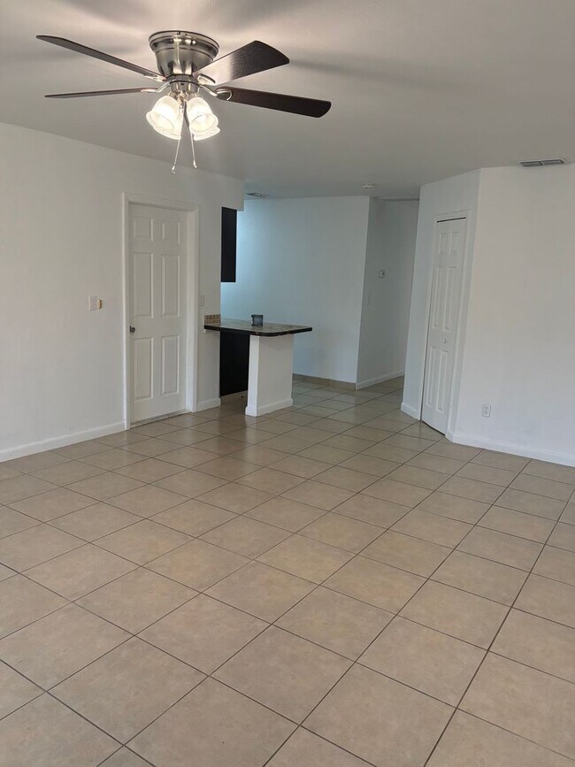 Foto del edificio - 1015 SW 48th Terrace