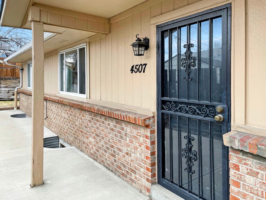 Foto principal - 4507 W Alaska Pl