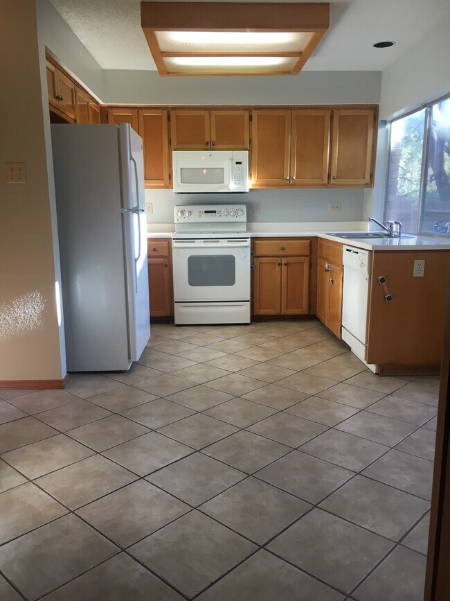 Building Photo - 13722 Oak Pebble