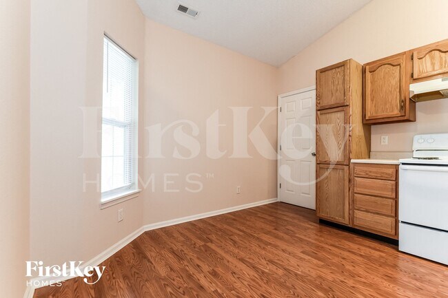 Foto del edificio - 5822 Rolling Bluff Ln