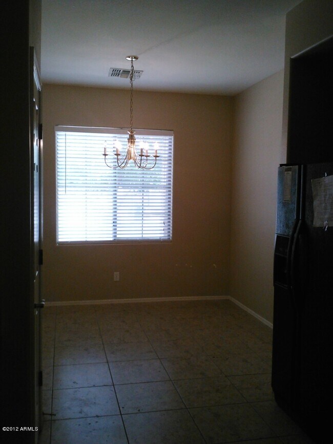 Foto del edificio - 7413 W Florence Ave