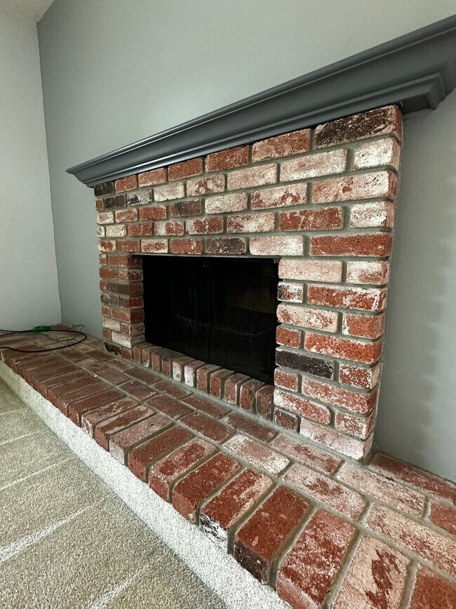Building Photo - Single Story townhome, water/sewer paid by...
