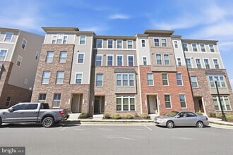 Building Photo - 41528 Horse Chestnut Terrace
