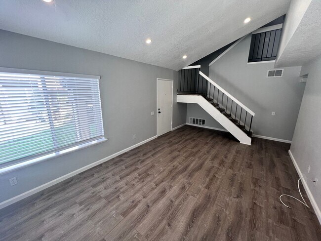 Building Photo - 3-Bedroom Condo with Epoxy Garage in Vista Fairways, Valencia!