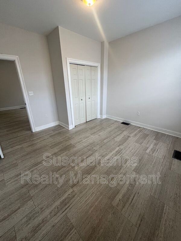Foto del edificio - 220 N Plum St
