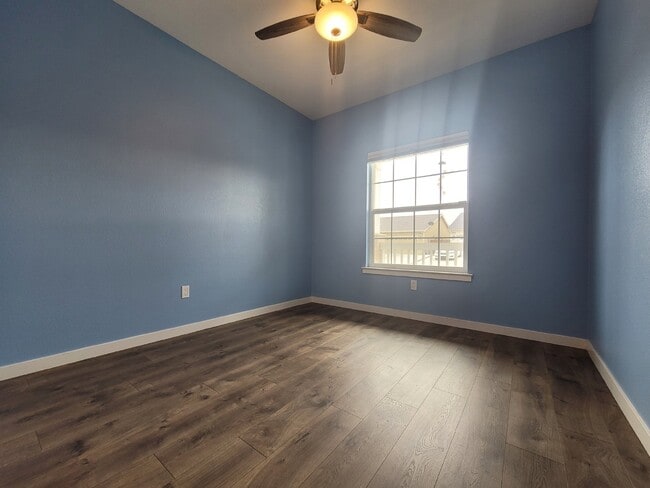 Building Photo - 1353 Molly Ave