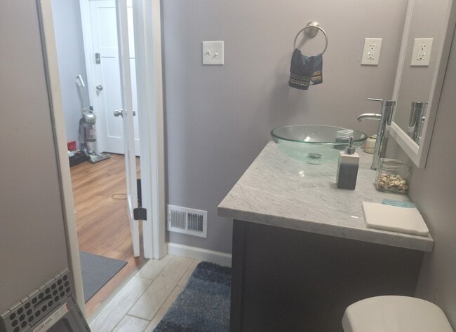 Building Photo - 525 Transit Cir