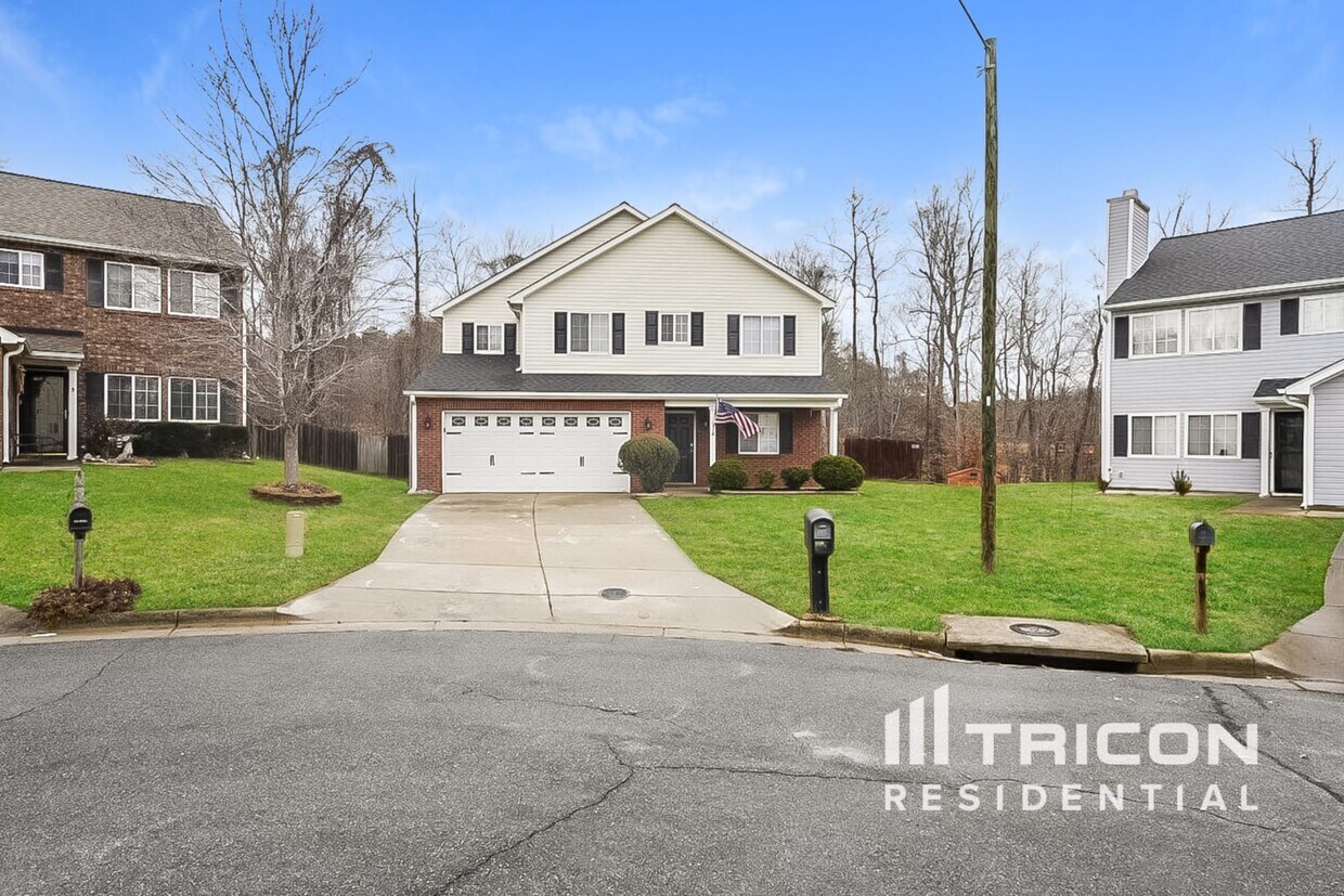 Primary Photo - 7 Selsey Court Greensboro NC