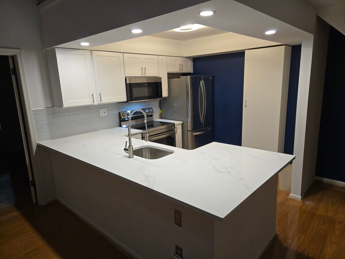 Foto principal - 1221 Eagles Ridge Dr