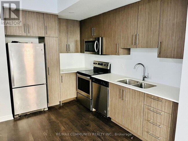 Building Photo - 2205 Lillykin St